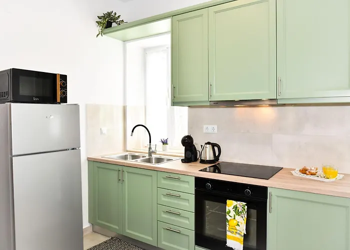 Captain Theo\'S Modern Apartment Martina