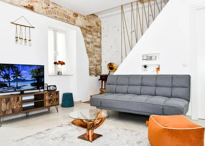 Captain Theo\'S Modern Apartment Martina