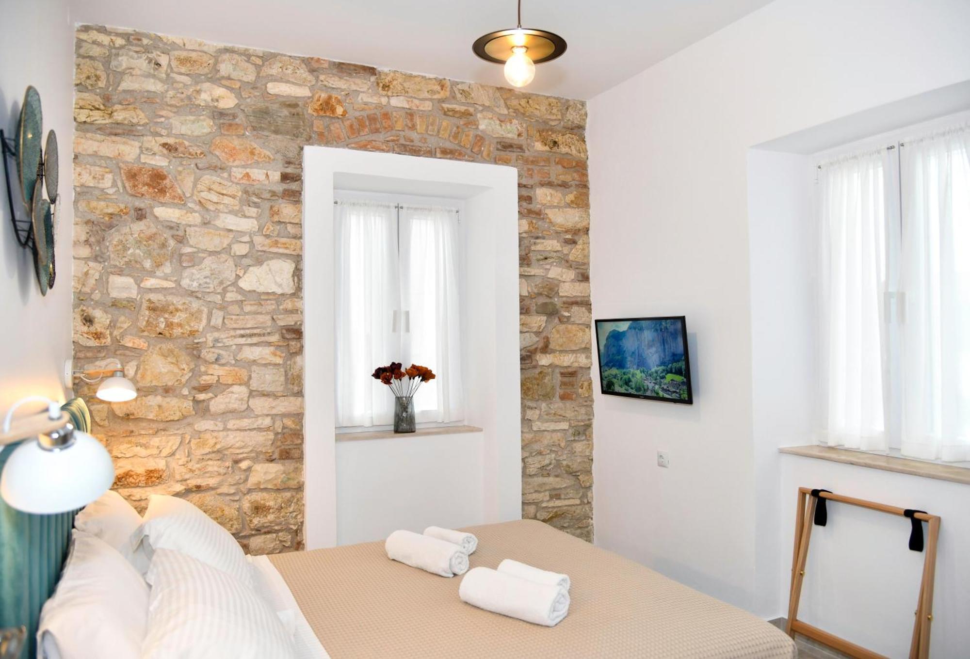 Captain Theo's Modern Martina Apartment